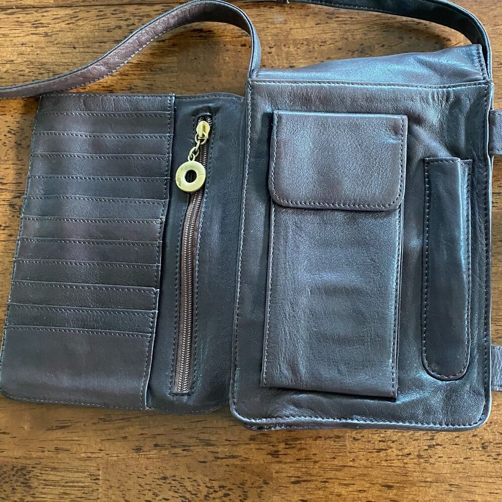 Made In Canada Leather Multi Compartment Crossbody Bag - Picture 8 of 16